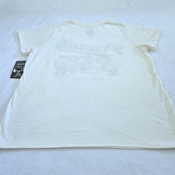 C-Life Group Ltd. Peanuts🥜 Gang Graphic Tee👕 - NWT - Picture 11 of 11